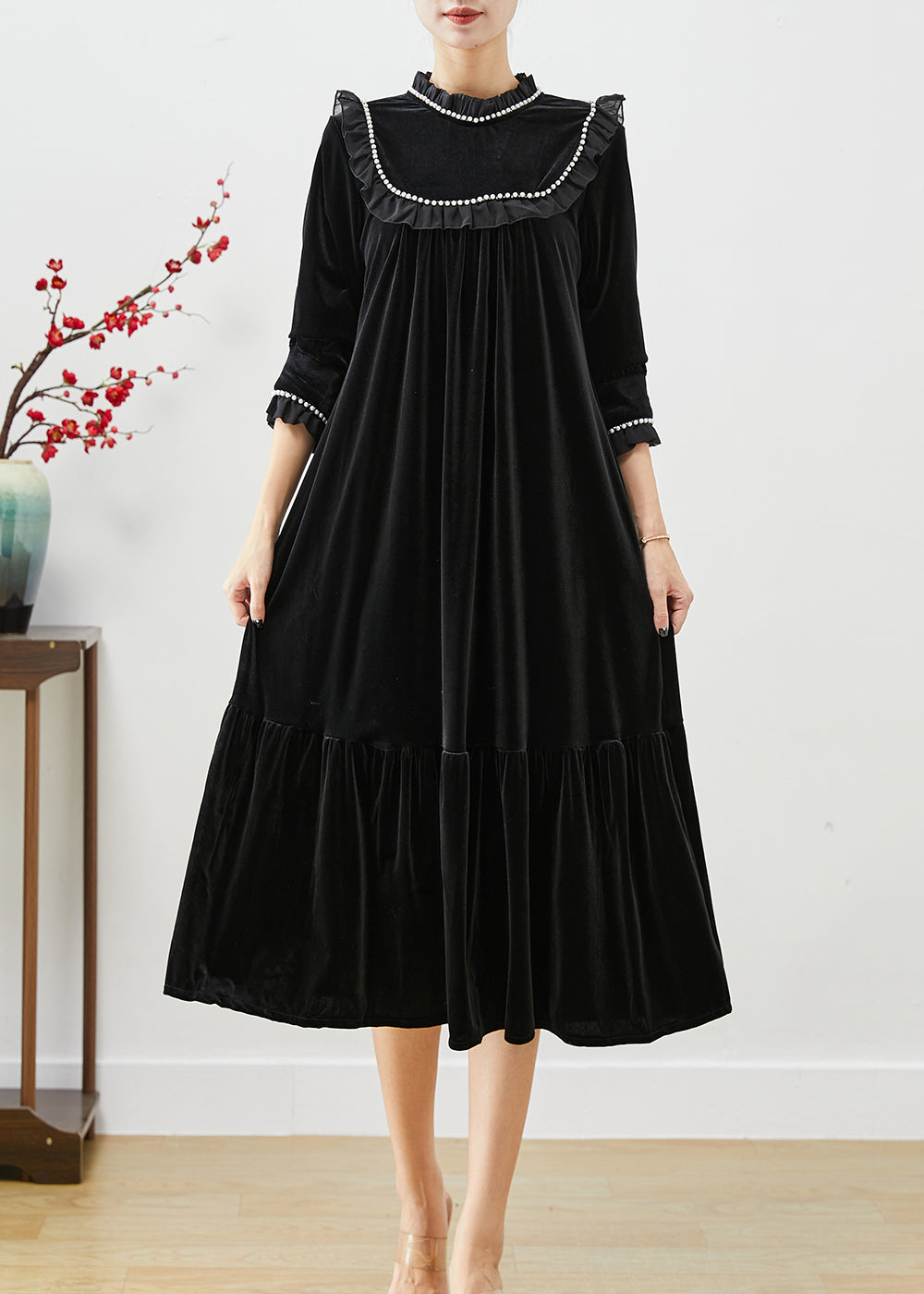 Beautifully Finished Dress in a Timeless Design