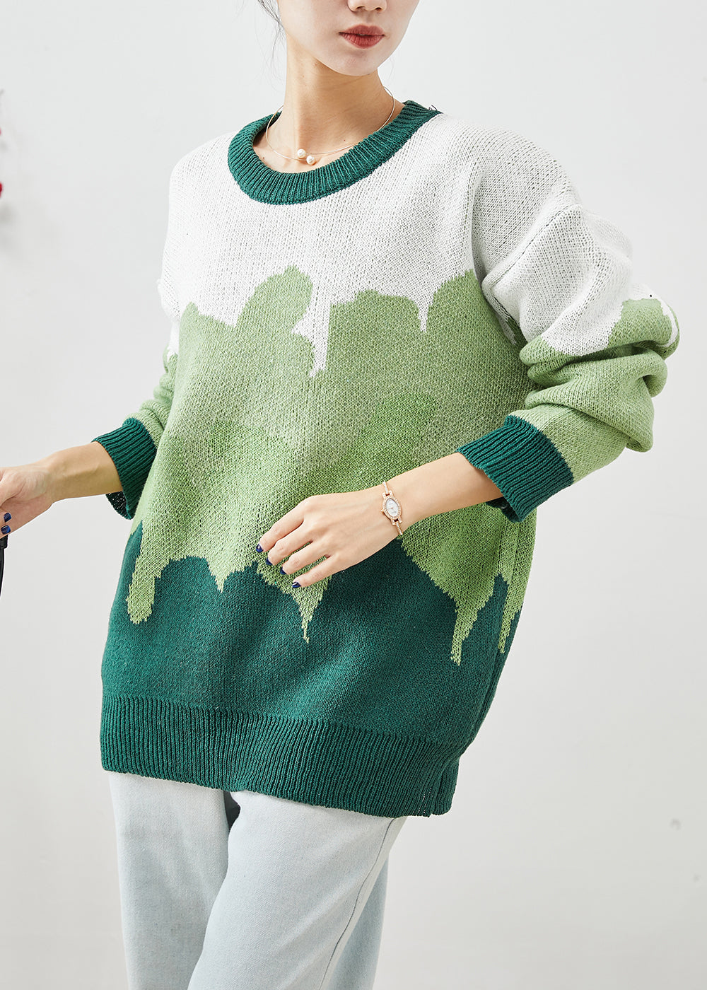 Well Tailored Sweater with a Graceful Silhouette