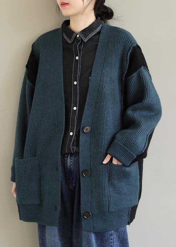 Classic Vintage Sweater with a Flattering Fit
