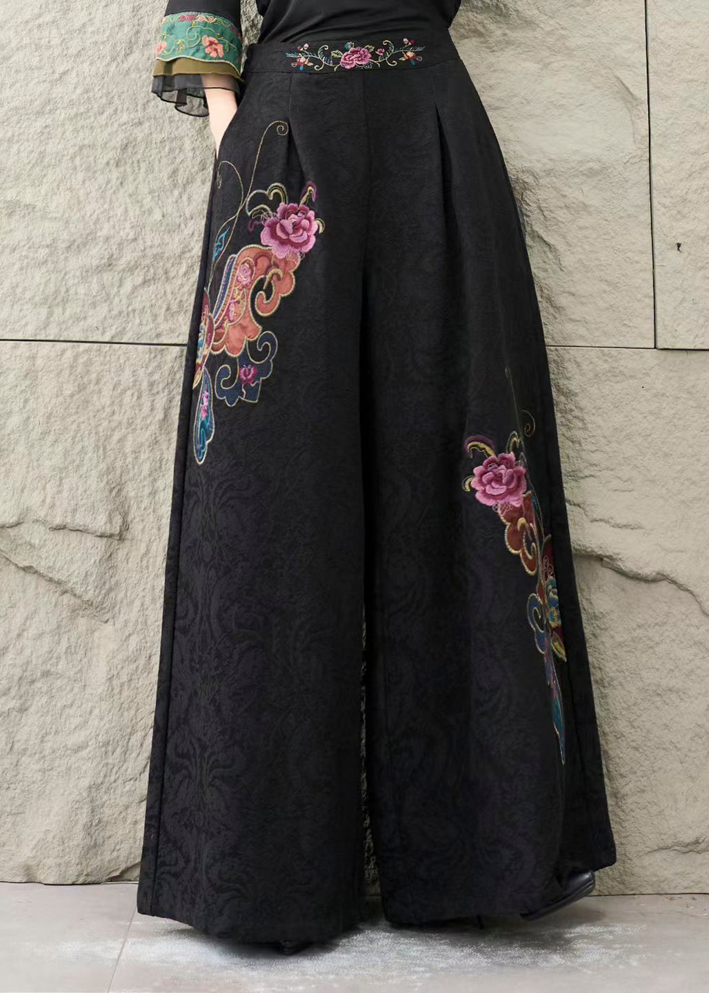 Well Tailored Trousers with a Graceful Silhouette