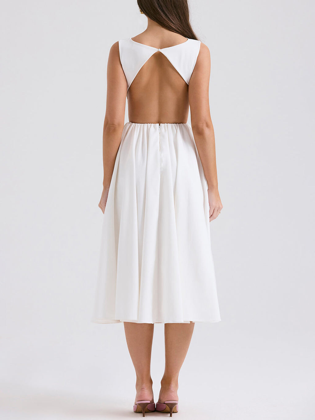 Effortlessly Elegant Dress with a Timeless Design