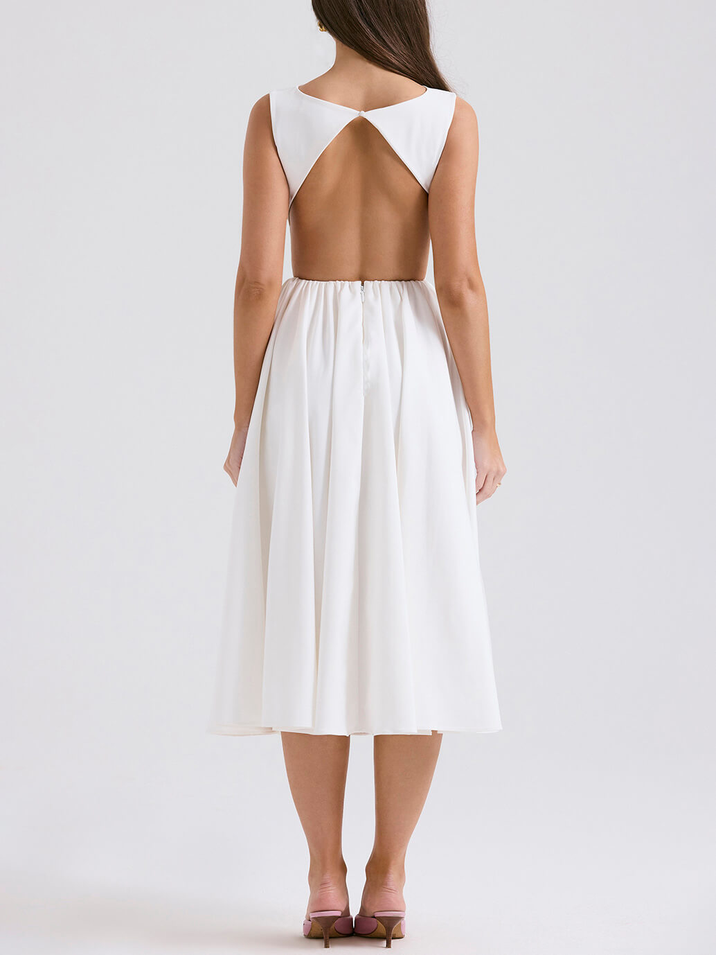 Effortlessly Elegant Dress with a Timeless Design
