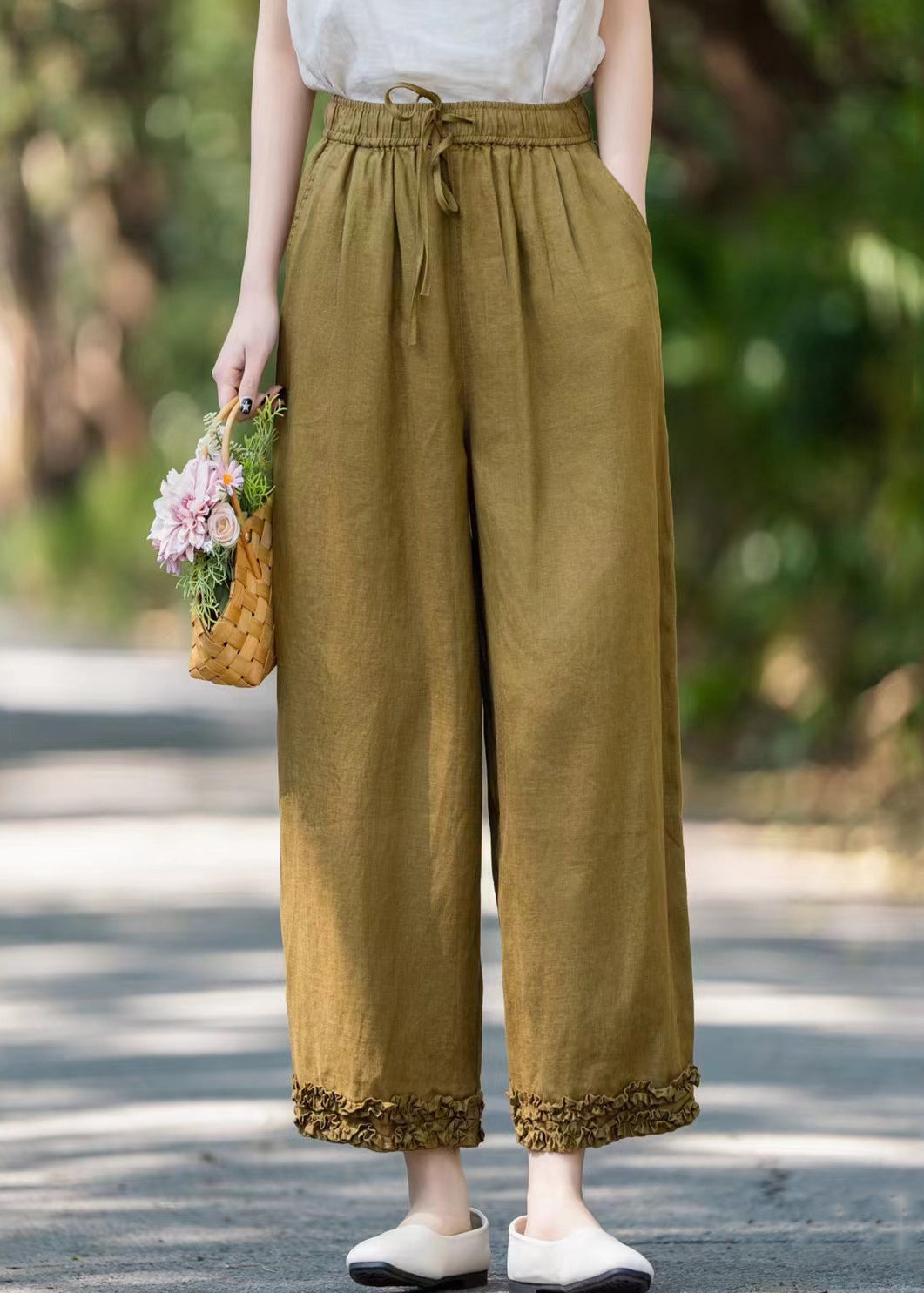 Elegantly Styled Pants for Everyday Wear