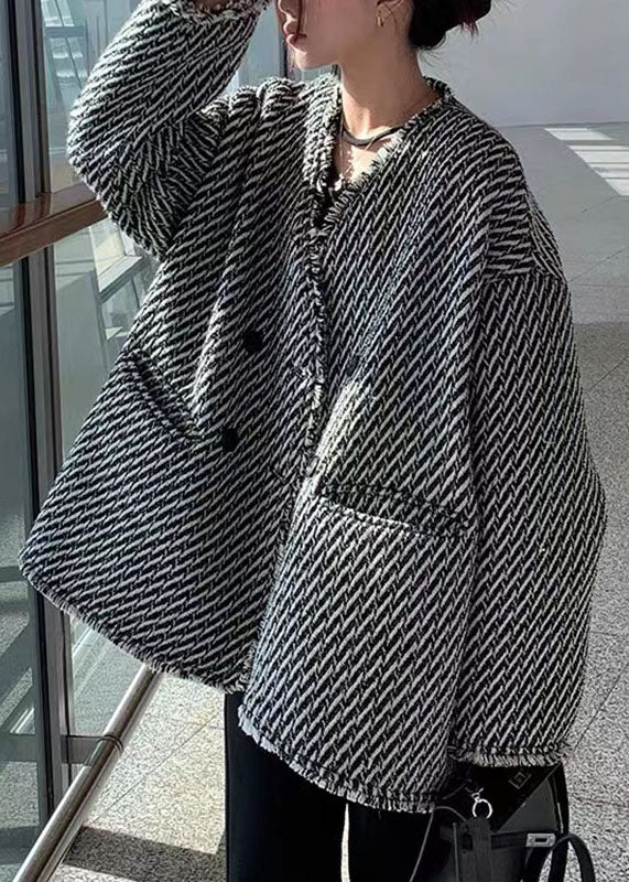 Well Tailored Coat with a Graceful Silhouette