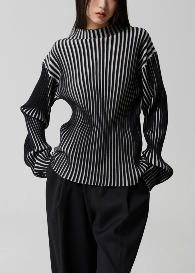 Effortlessly Elegant Top with a Timeless Design