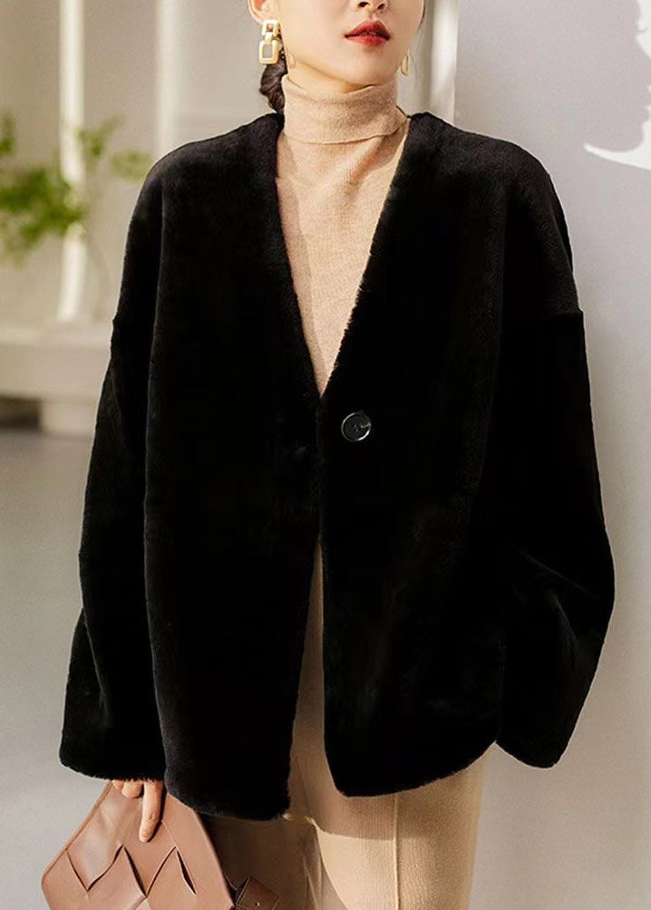 Well Tailored Coat with a Graceful Silhouette