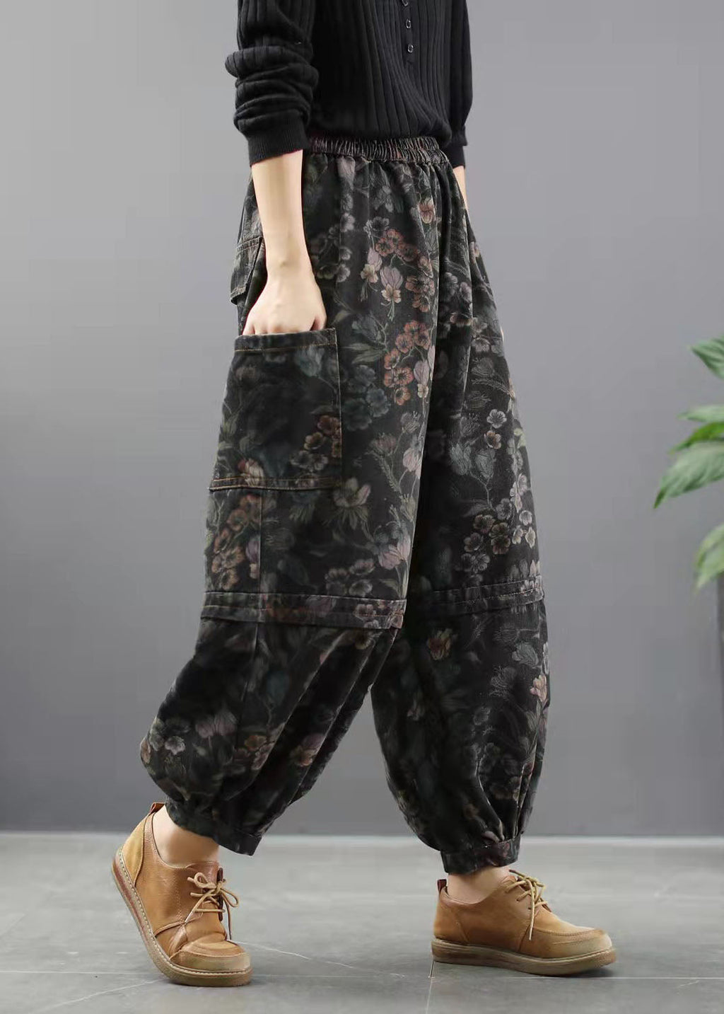Effortlessly Elegant Pants with a Timeless Design