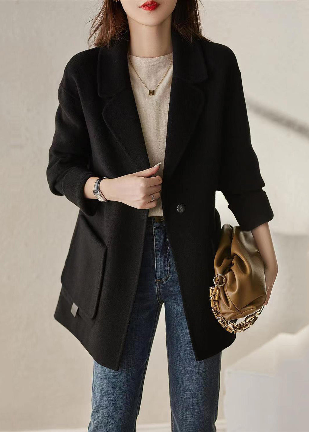 Effortlessly Elegant Coat with a Timeless Design