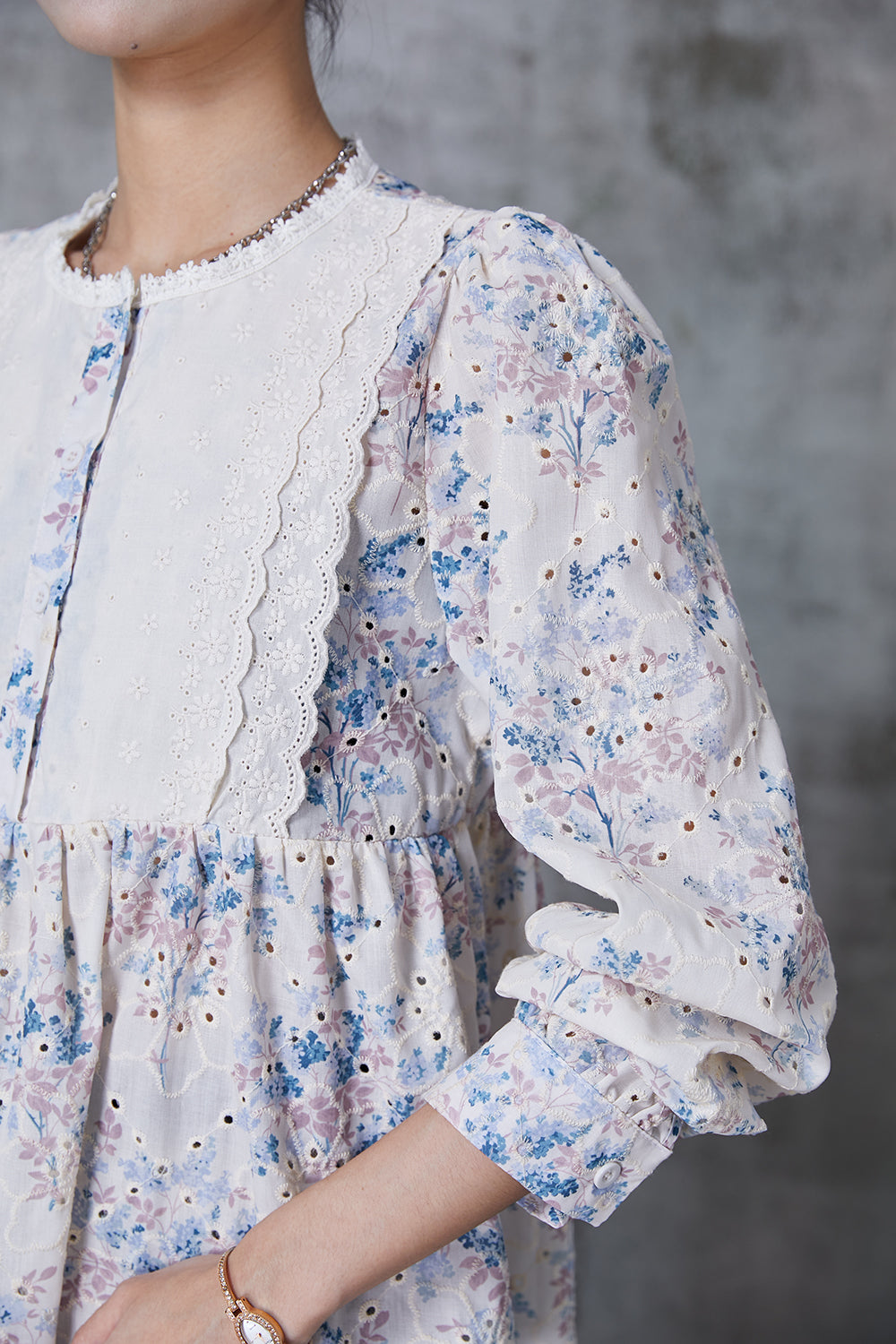 Effortlessly Elegant Shirt with a Timeless Design