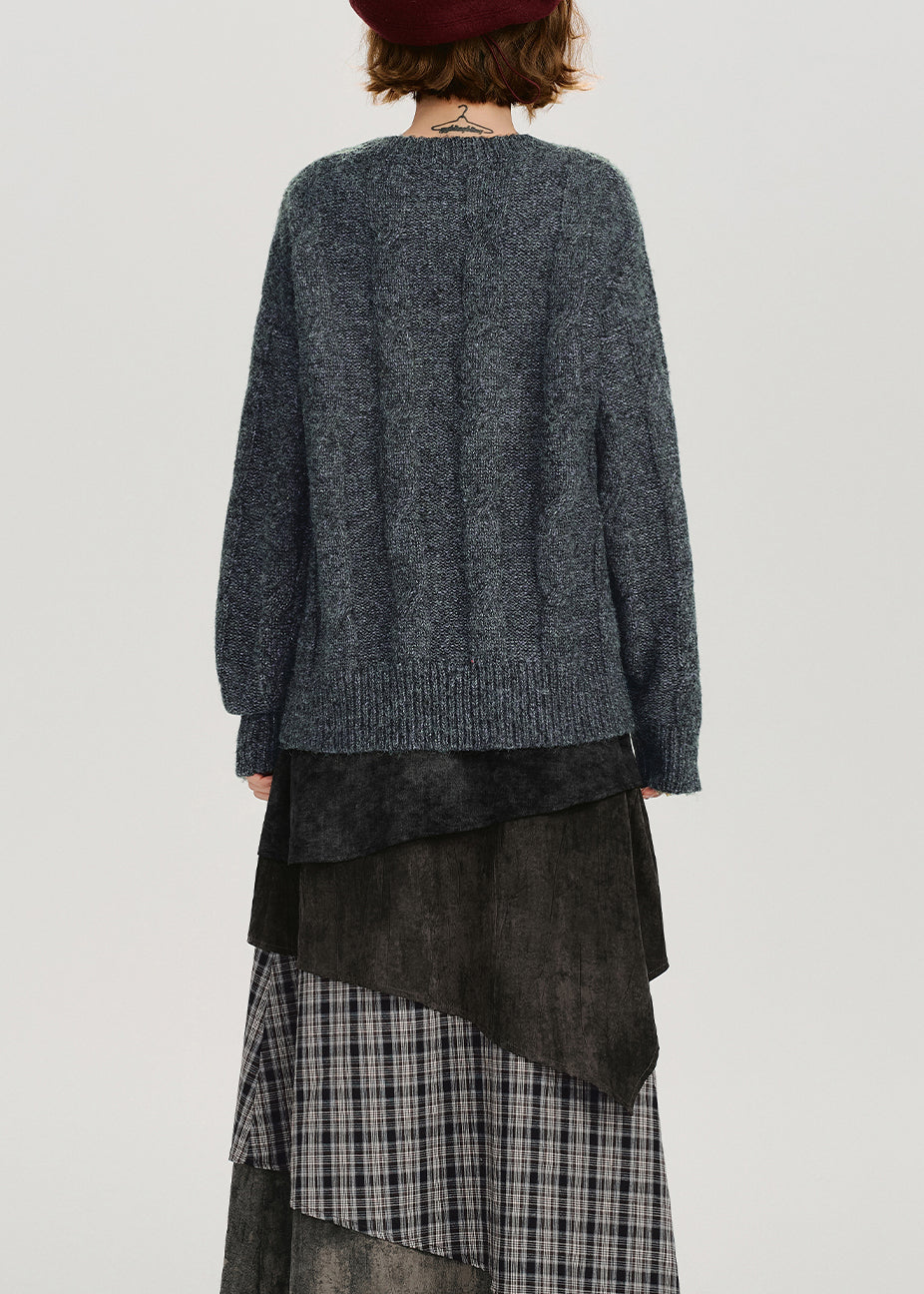 Well Tailored Sweater with a Graceful Silhouette