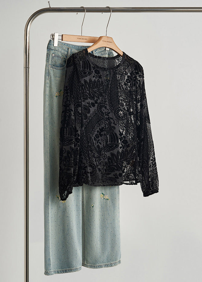 Effortlessly Elegant Blouse with a Timeless Design