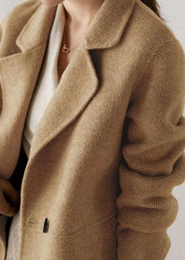 Well Tailored Coat with a Graceful Silhouette