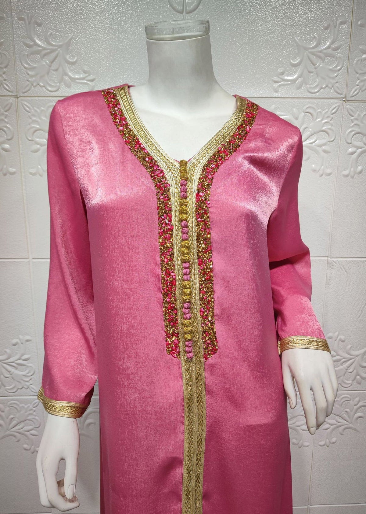 Beautifully Finished Dress in a Timeless Design