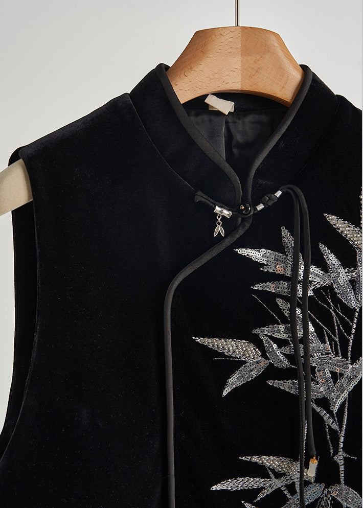 Well Tailored Top with a Graceful Silhouette