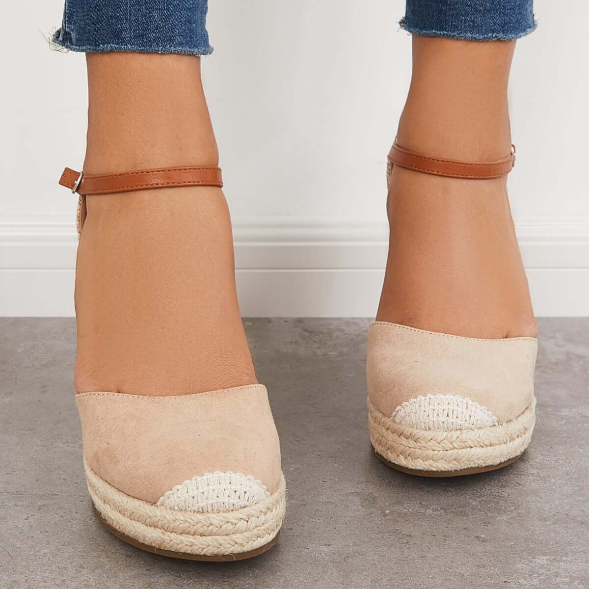 Chic Orthopedic Sandals with Unique Design