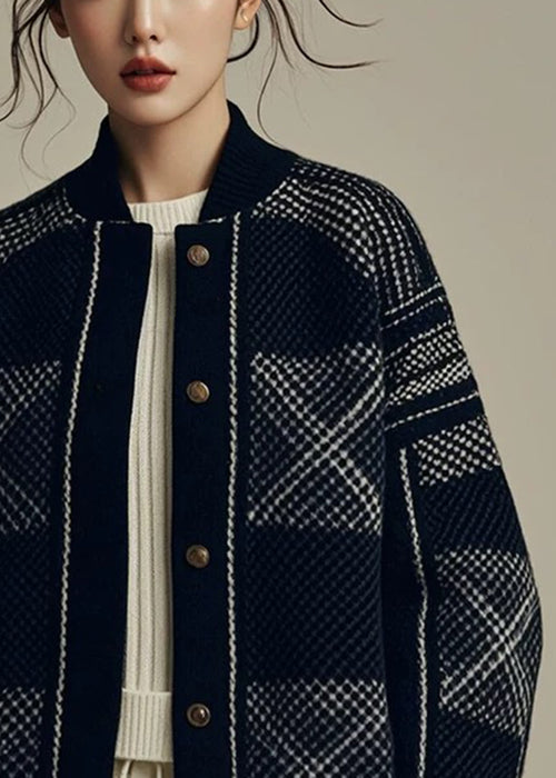 Effortlessly Elegant Coat with a Timeless Design