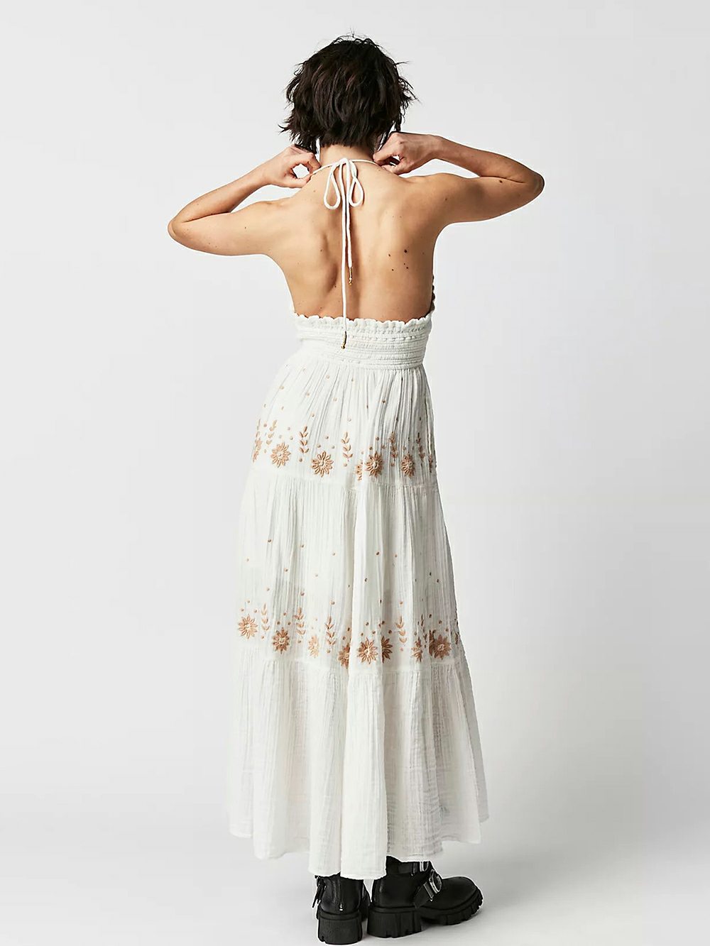Effortlessly Elegant Dress with a Timeless Design