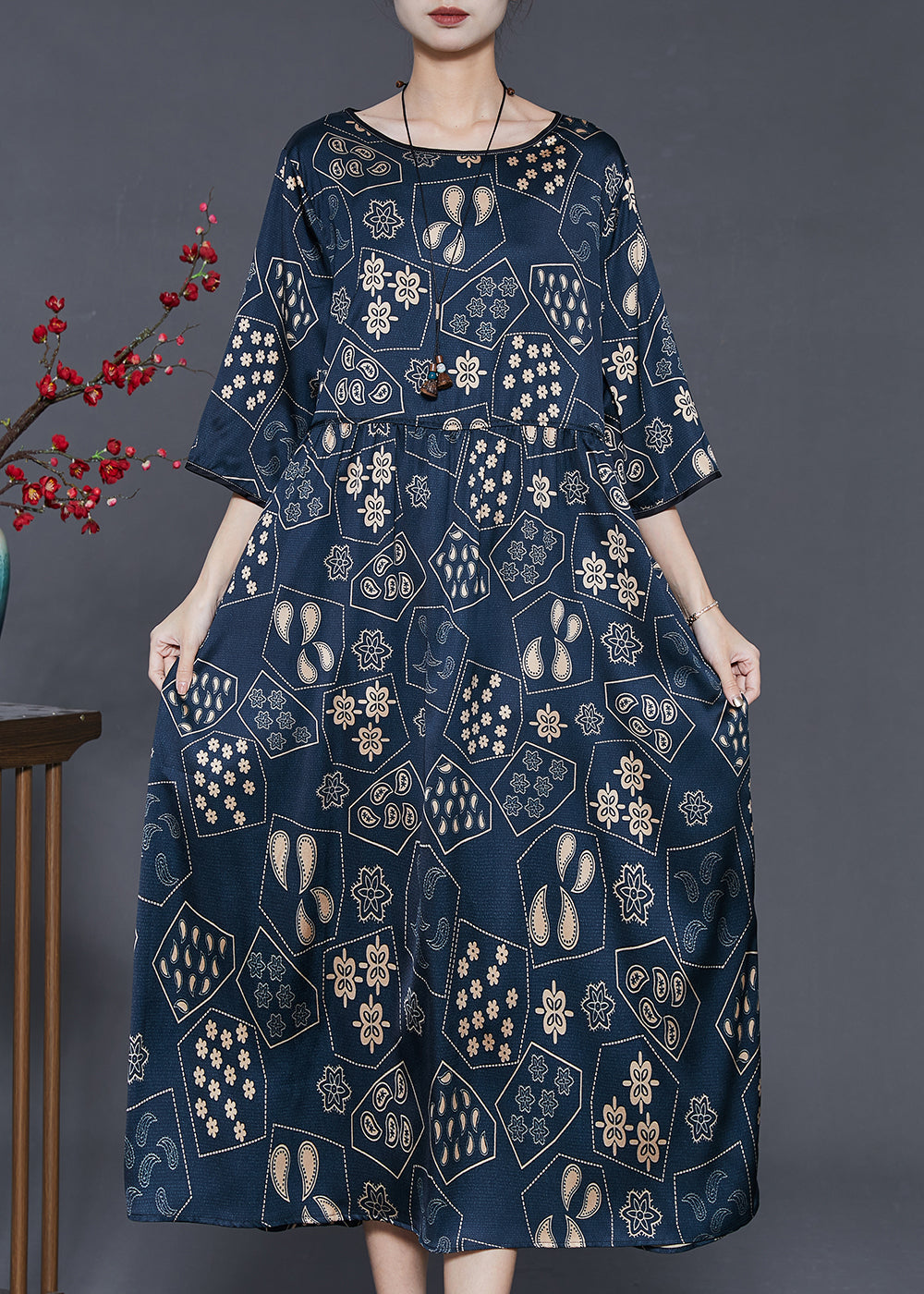 Beautifully Finished Dress in a Timeless Design