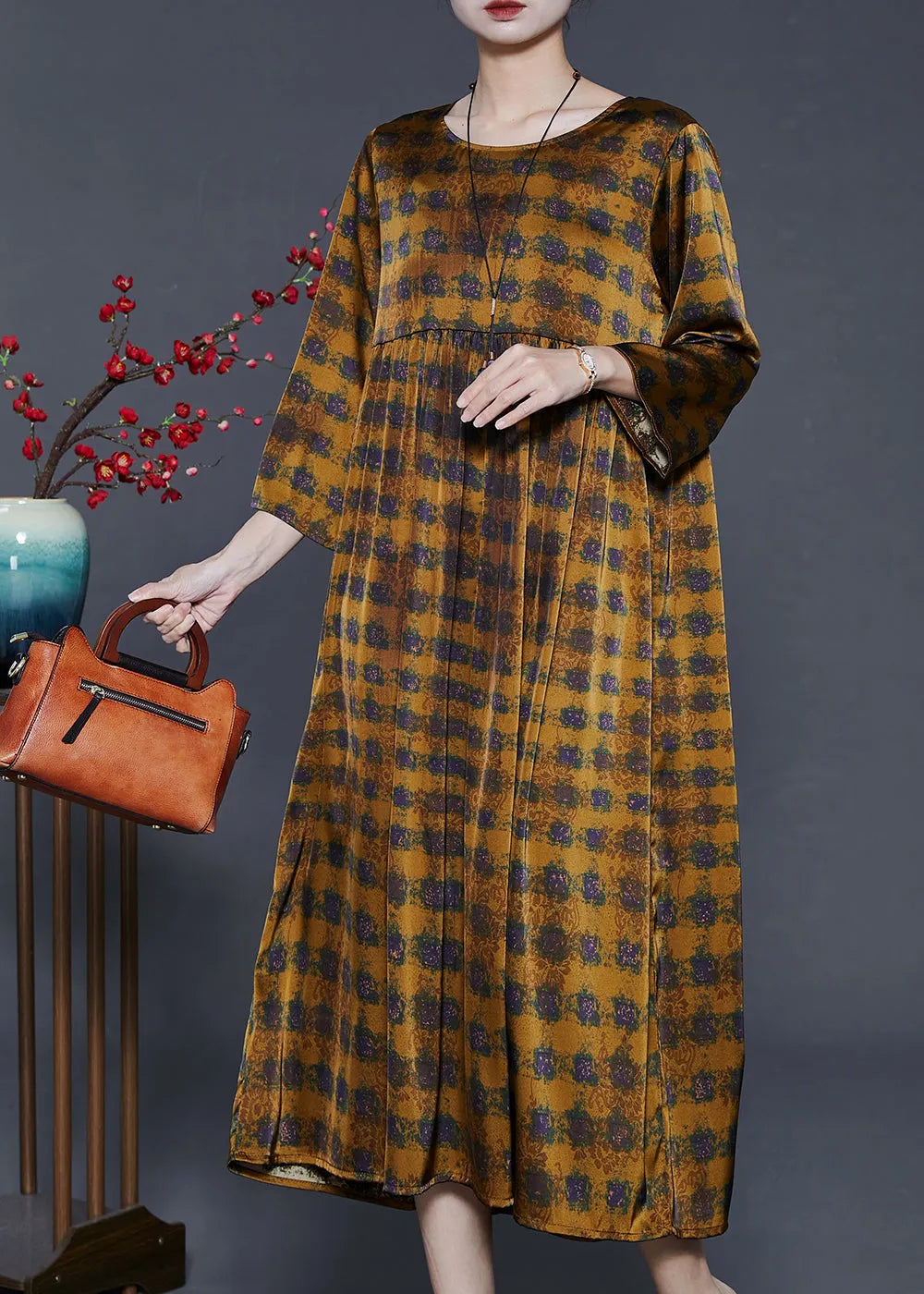Beautifully Finished Dress in a Timeless Design