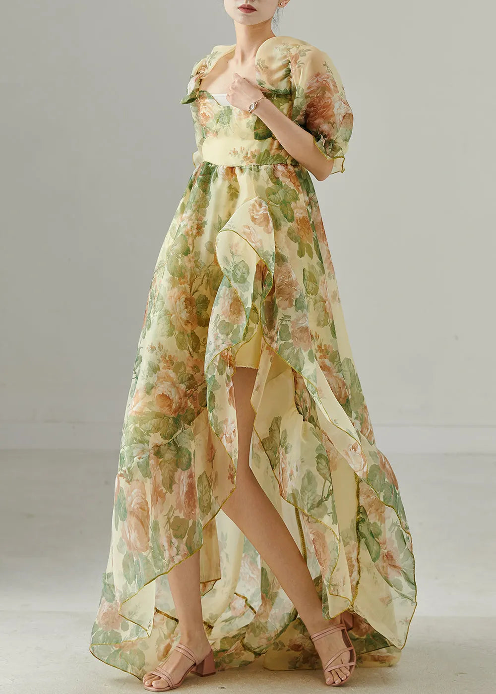 Beautifully Finished Dress in a Timeless Design