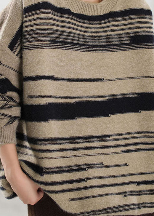 Well Tailored Sweater with a Graceful Silhouette