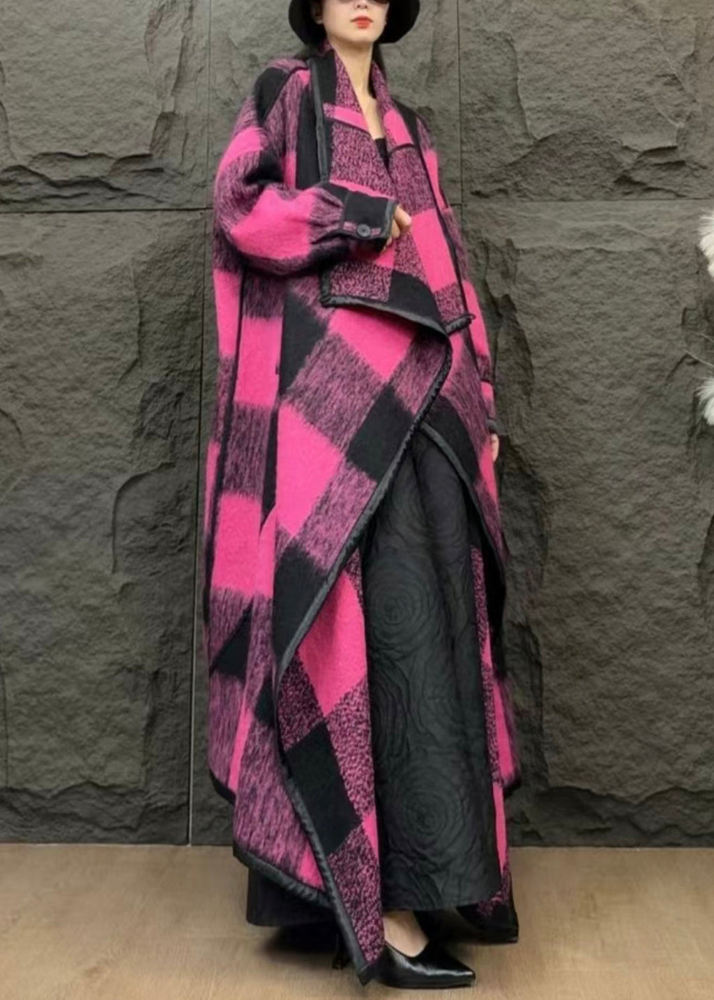 Well Tailored Coat with a Graceful Silhouette
