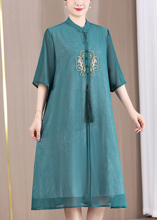 Beautifully Finished Dress in a Timeless Design