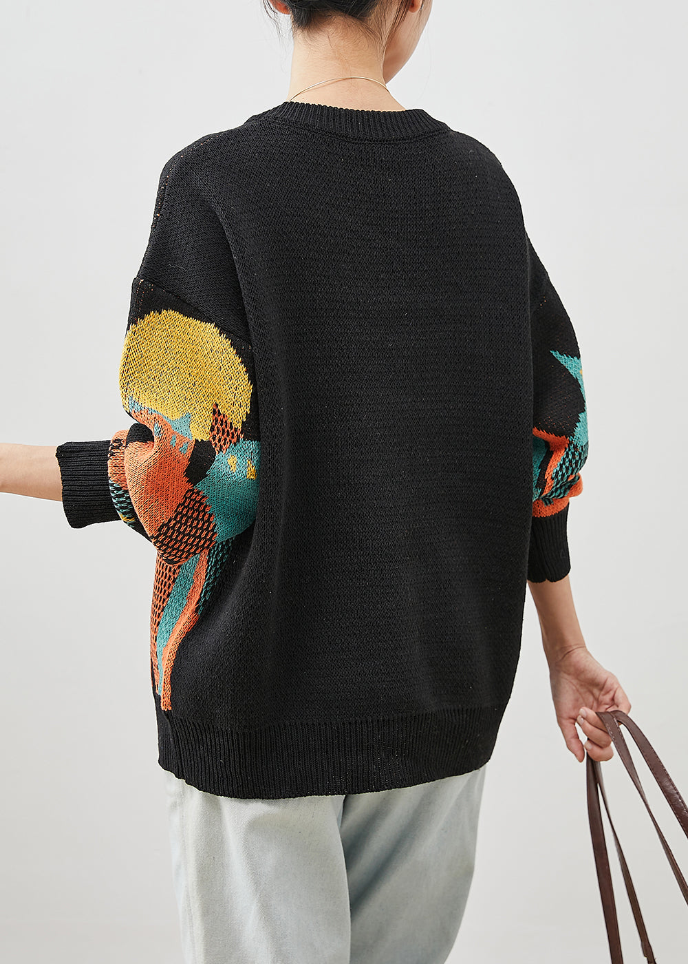 Effortlessly Elegant Sweater with a Timeless Design
