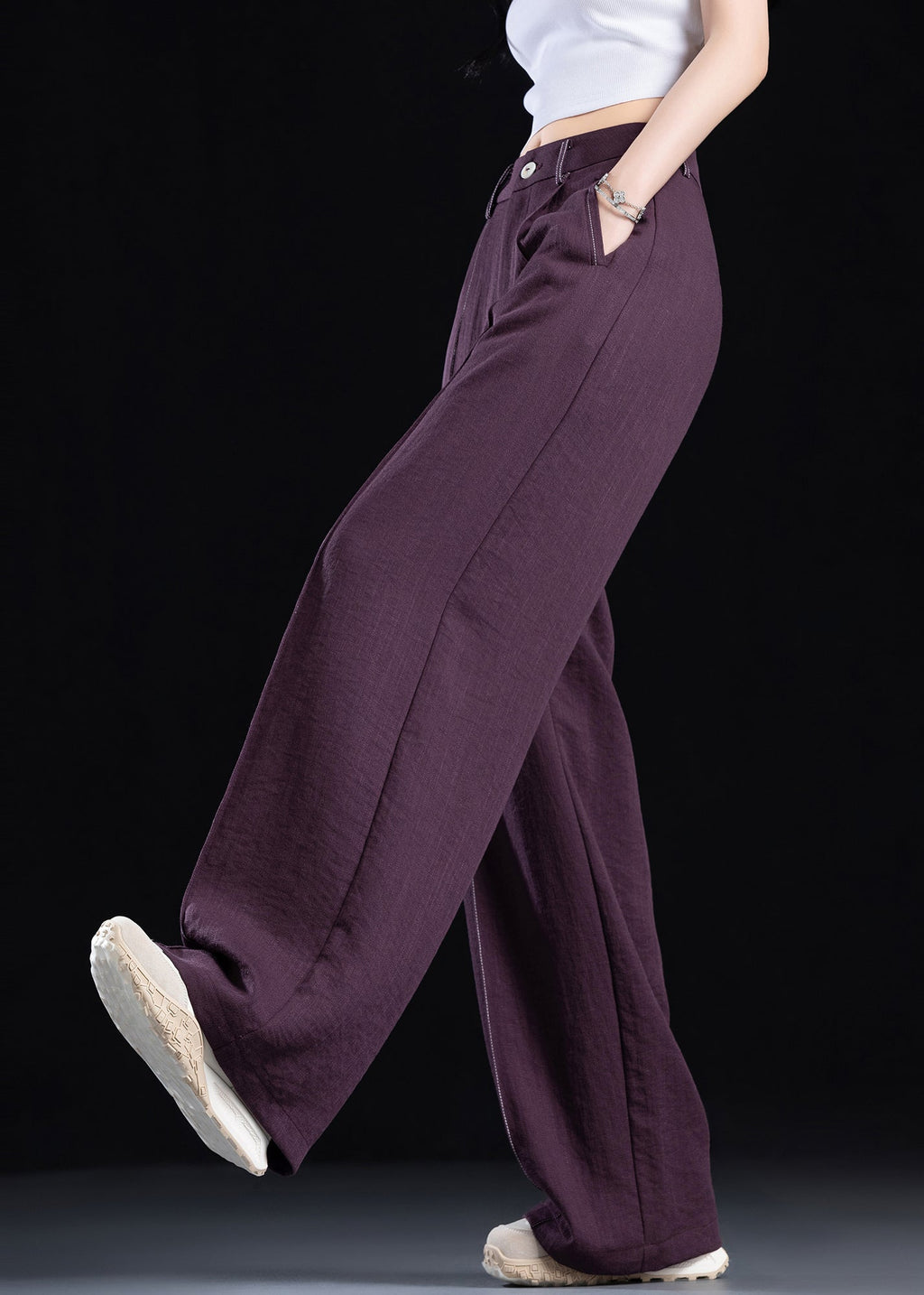 Effortlessly Elegant Pants with a Timeless Design