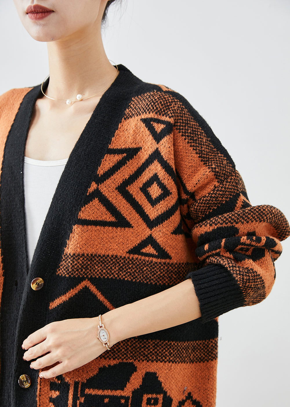 Well Tailored Cardigan with a Graceful Silhouette