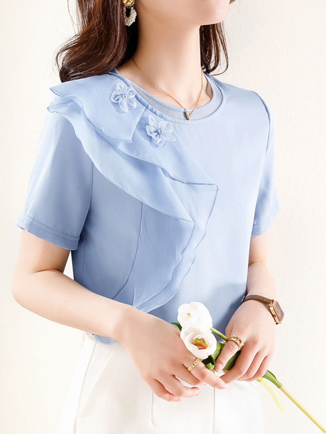 Beautifully Finished Top in a Timeless Design