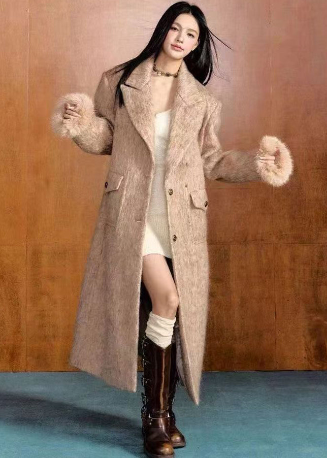 Well Tailored Coat with a Graceful Silhouette