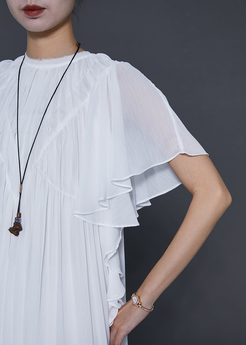 Beautifully Finished Dress in a Timeless Design