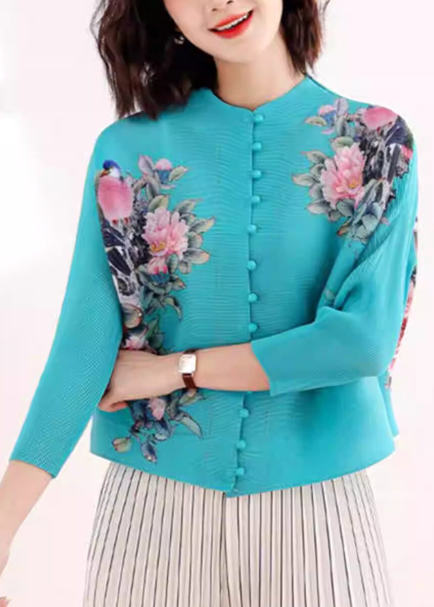 Effortlessly Elegant Top with a Timeless Design