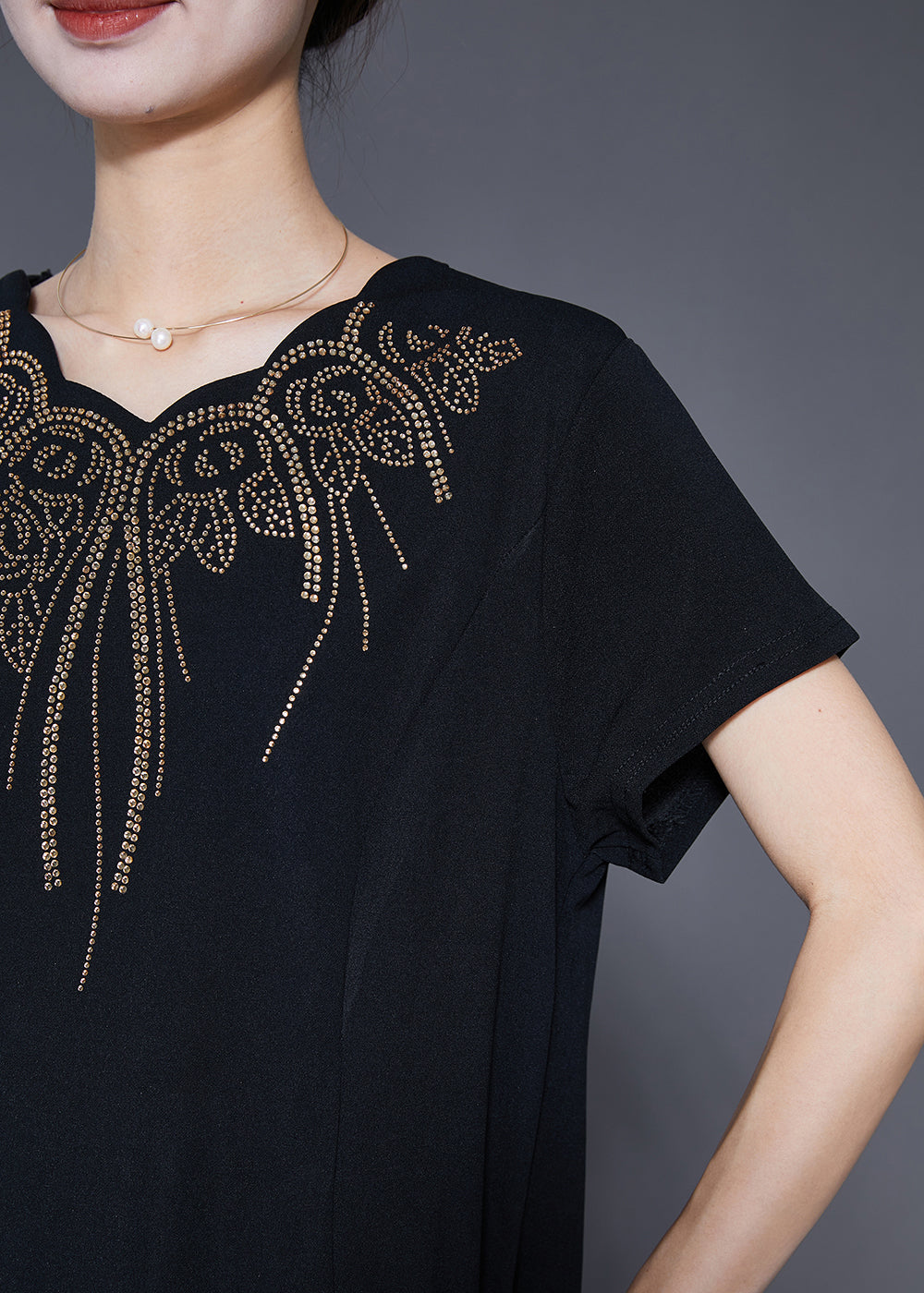 Beautifully Finished Dress in a Timeless Design