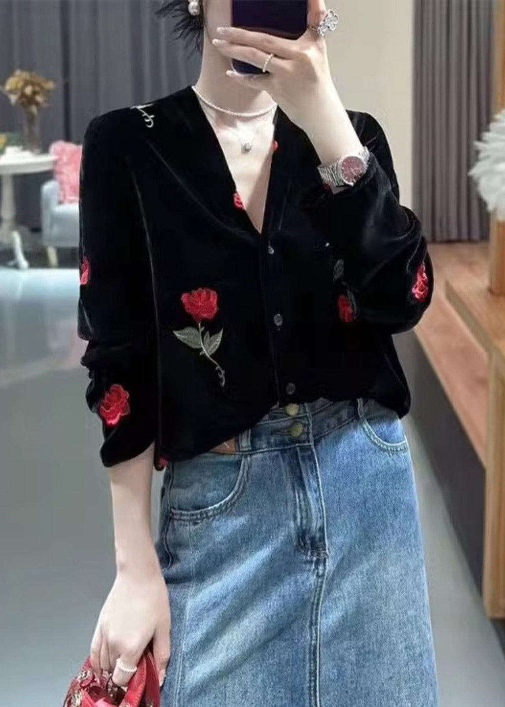 Beautifully Crafted Blouse in a Classic Style