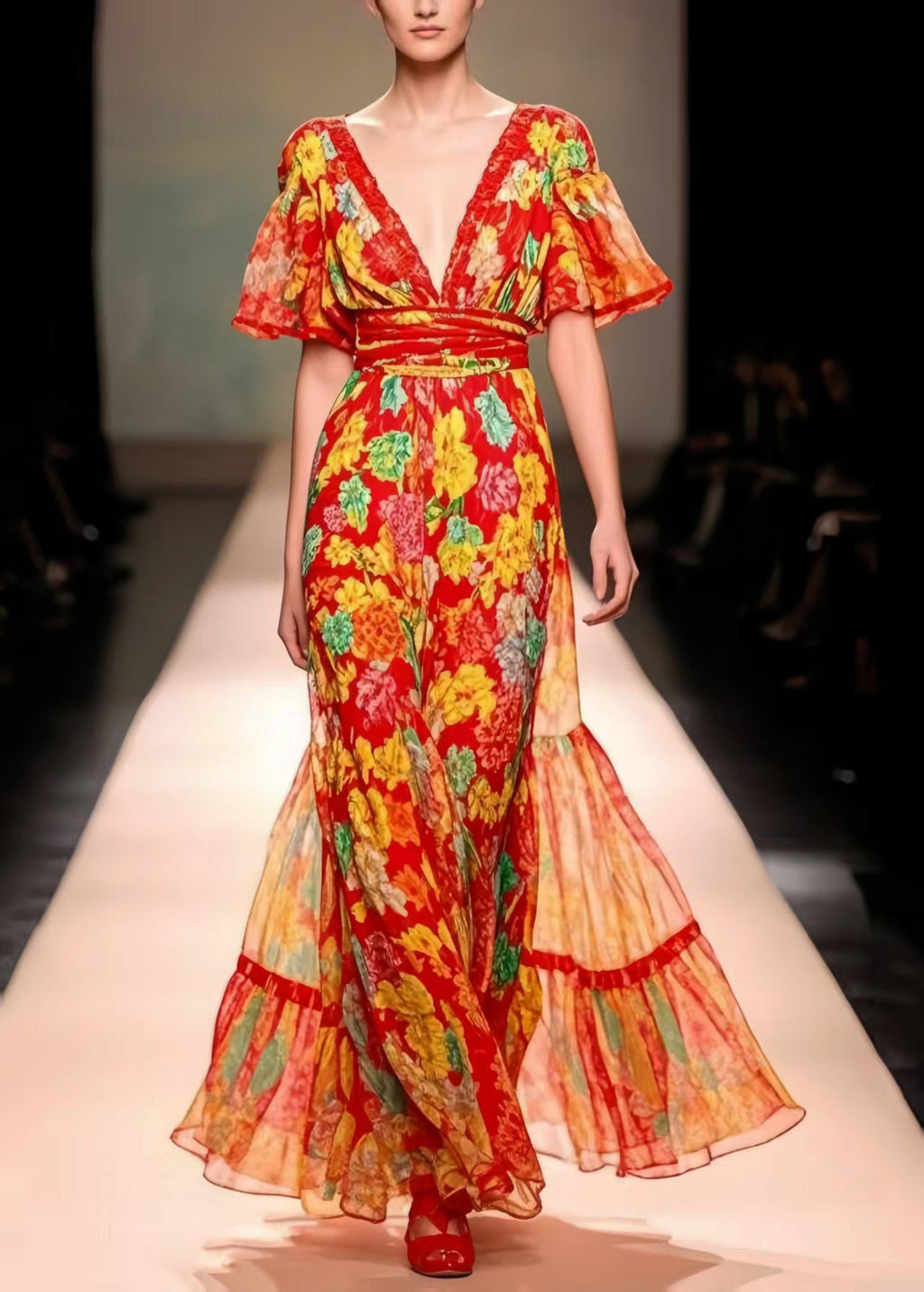 Well Tailored Dress with a Graceful Silhouette