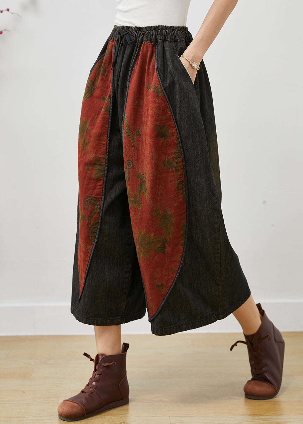 Effortlessly Elegant Pants with a Timeless Design