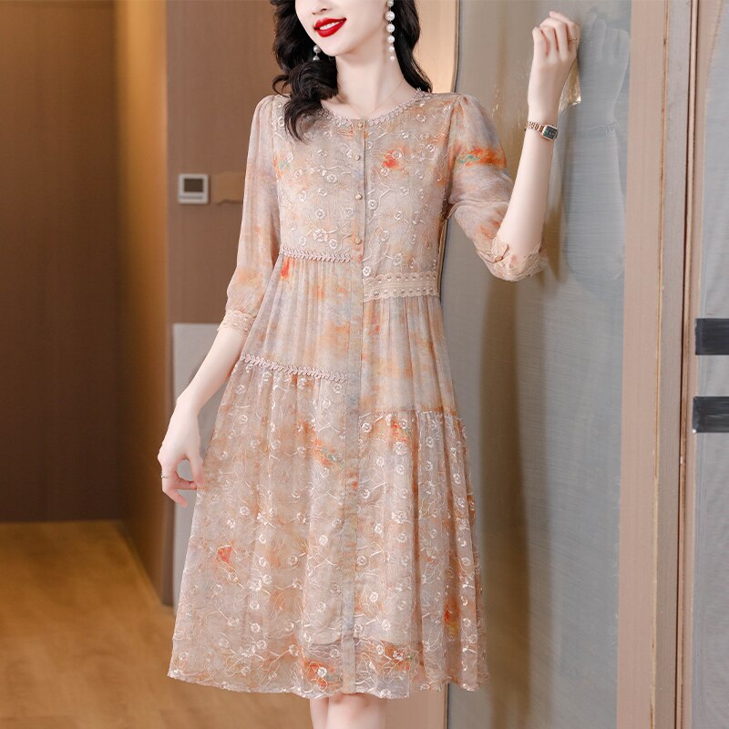 Well Tailored Dress with a Graceful Silhouette