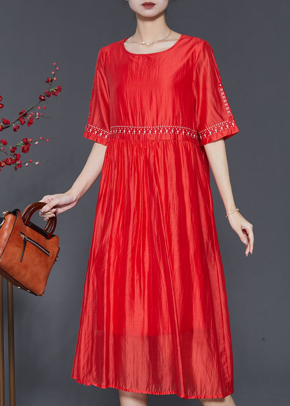 Effortlessly Elegant Dress with a Timeless Design