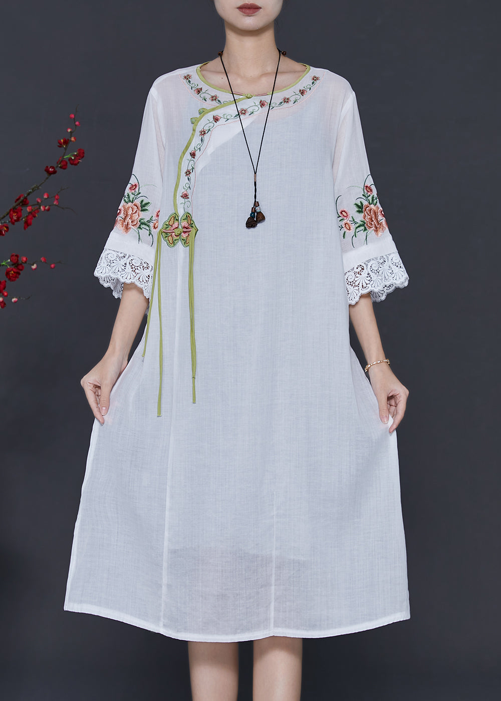 Beautifully Finished Dress in a Timeless Design