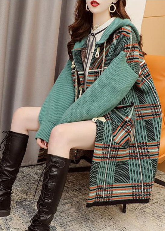 Well Tailored Sweater with a Graceful Silhouette