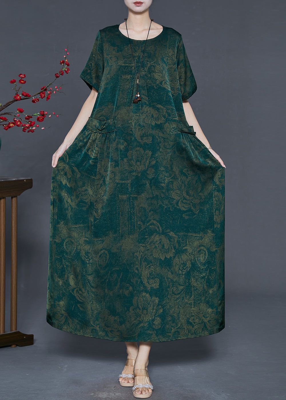 Well Tailored Dress with a Graceful Silhouette