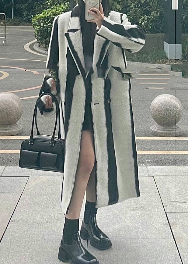 Elegantly Styled Coat for Everyday Wear