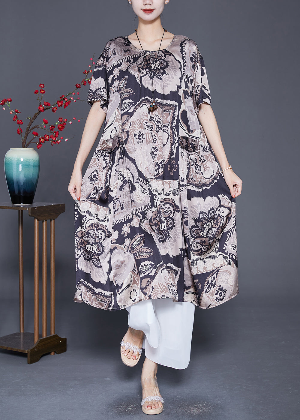 Well Tailored Dress with a Graceful Silhouette