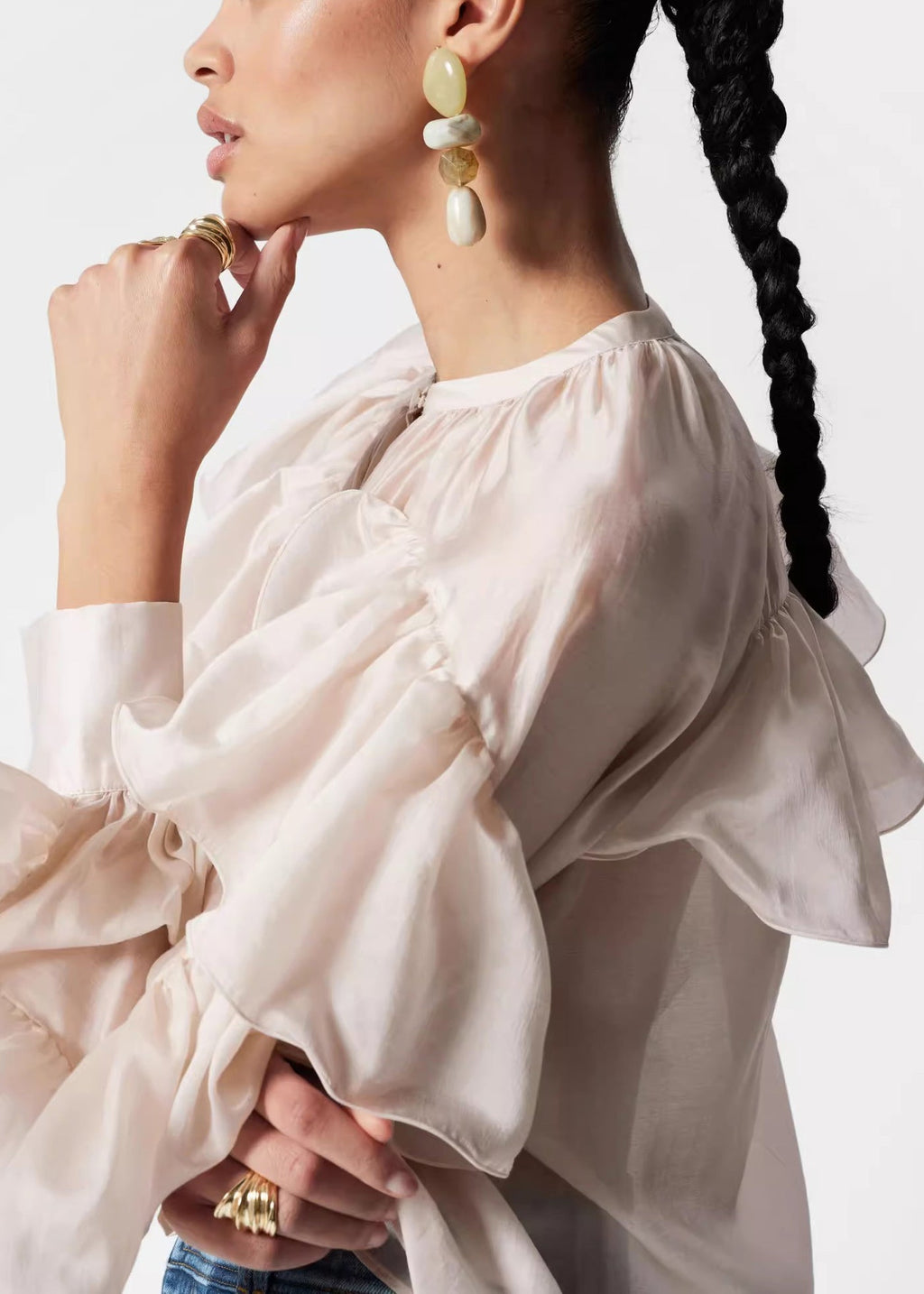 Well Tailored Shirt with a Graceful Silhouette