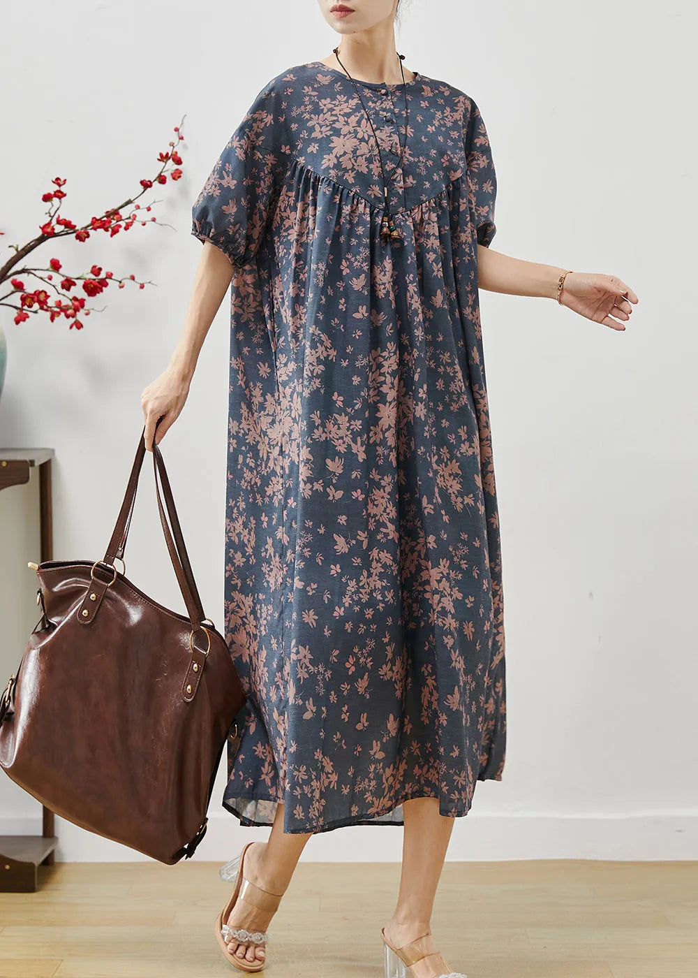 Effortlessly Elegant Dress with a Timeless Design