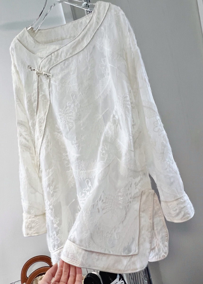 Beautifully Finished Blouse in a Timeless Design