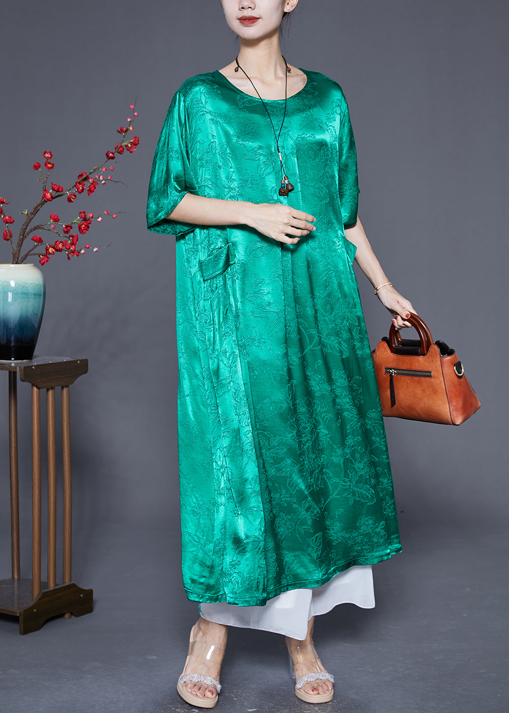 Effortlessly Elegant Dress with a Timeless Design