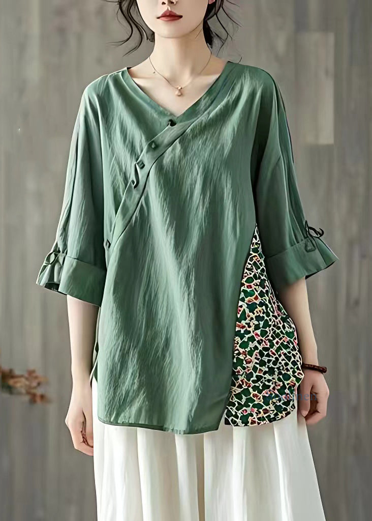 Effortlessly Elegant Top with a Timeless Design